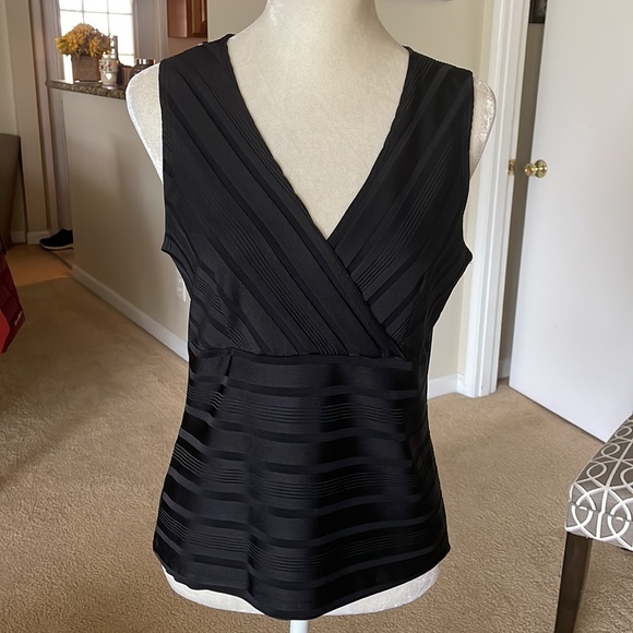 Exit Plus V-Neck Sleeveless Top. Sz XL - Picture 7 of 7